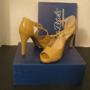 Rose Petals by Walking Cradles Patent Leather Heels Size 10M - New in Box